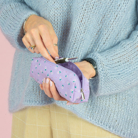 

Piórnik - Floral - Hobbii
3